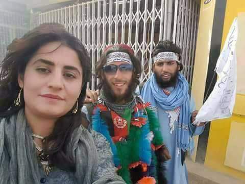عکس سلفی زنان افغان با طالبان